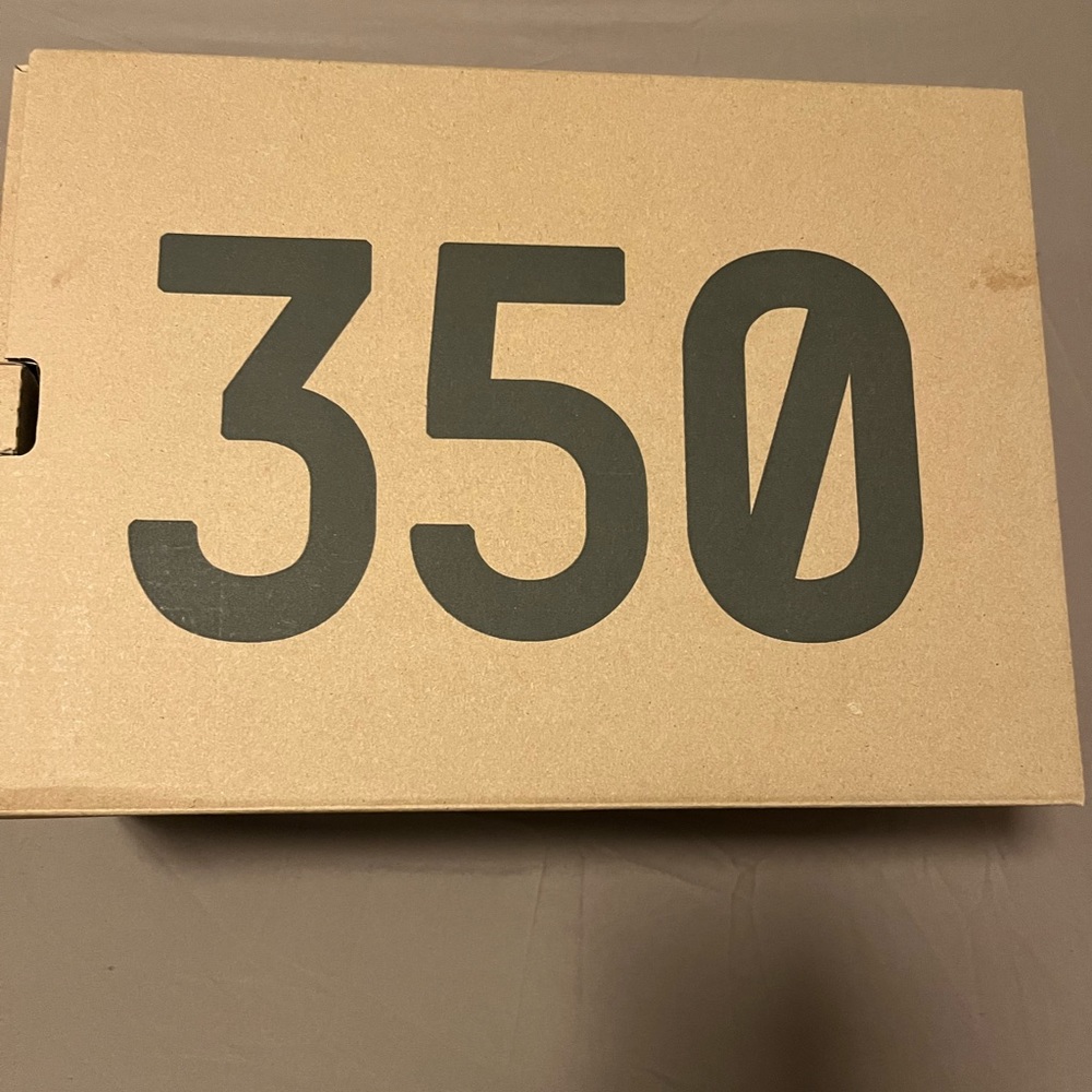BRAND NEW - Yeezy 350 V2
